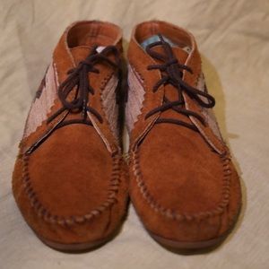 Suede Embroidered Minnetonka Moccasins